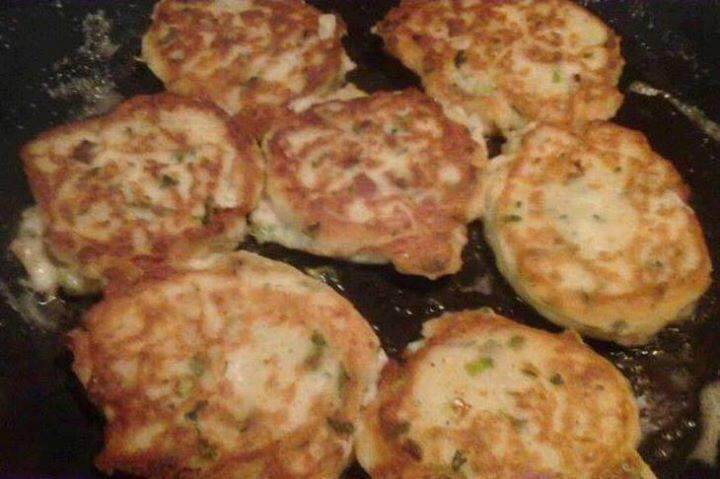 BACON & CHEDDAR POTATO CAKES 