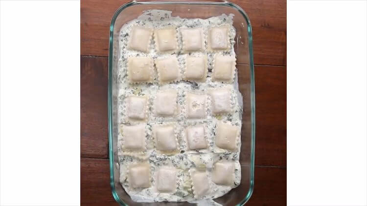 Cheesy spinach and artichoke ravioli bake 