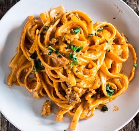 Pasta - Creamy Fettuccine With Spicy Sausage