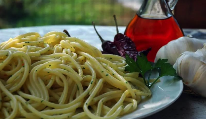 Pasta in Butter Garlic & Olive Oil Sauce with Pancetta